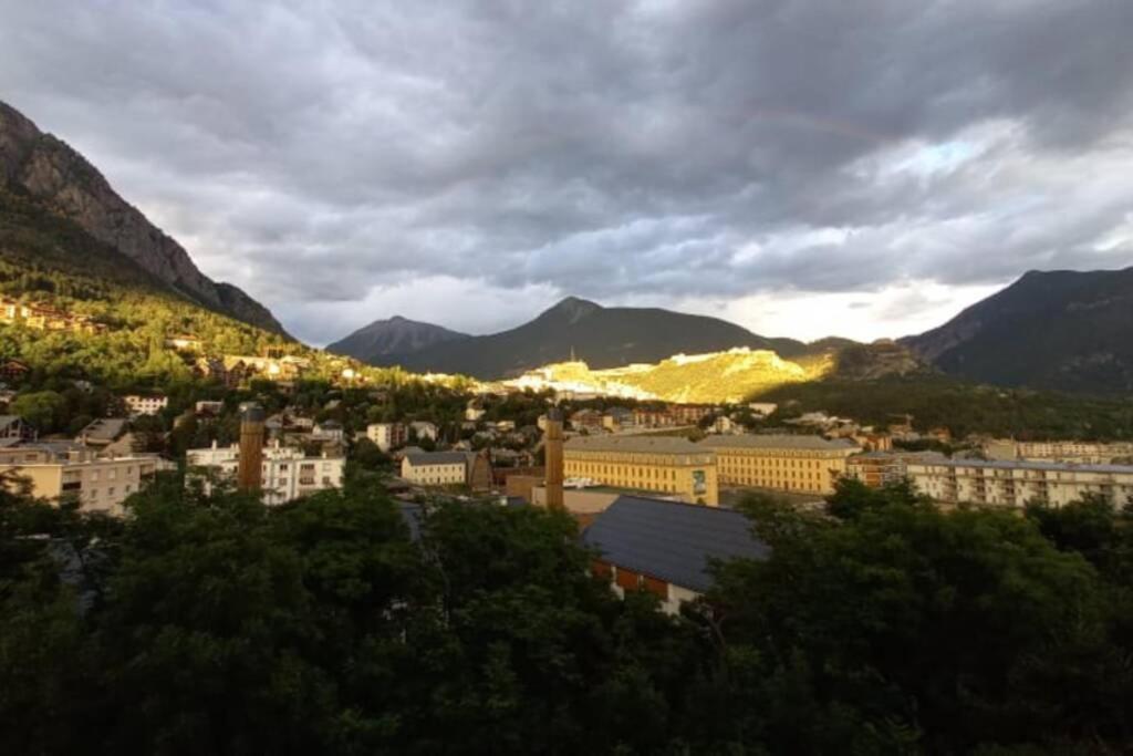 Appartement De Charme Le 1707 Au Coeur De La Cite Vauban Briancon  Luaran gambar
