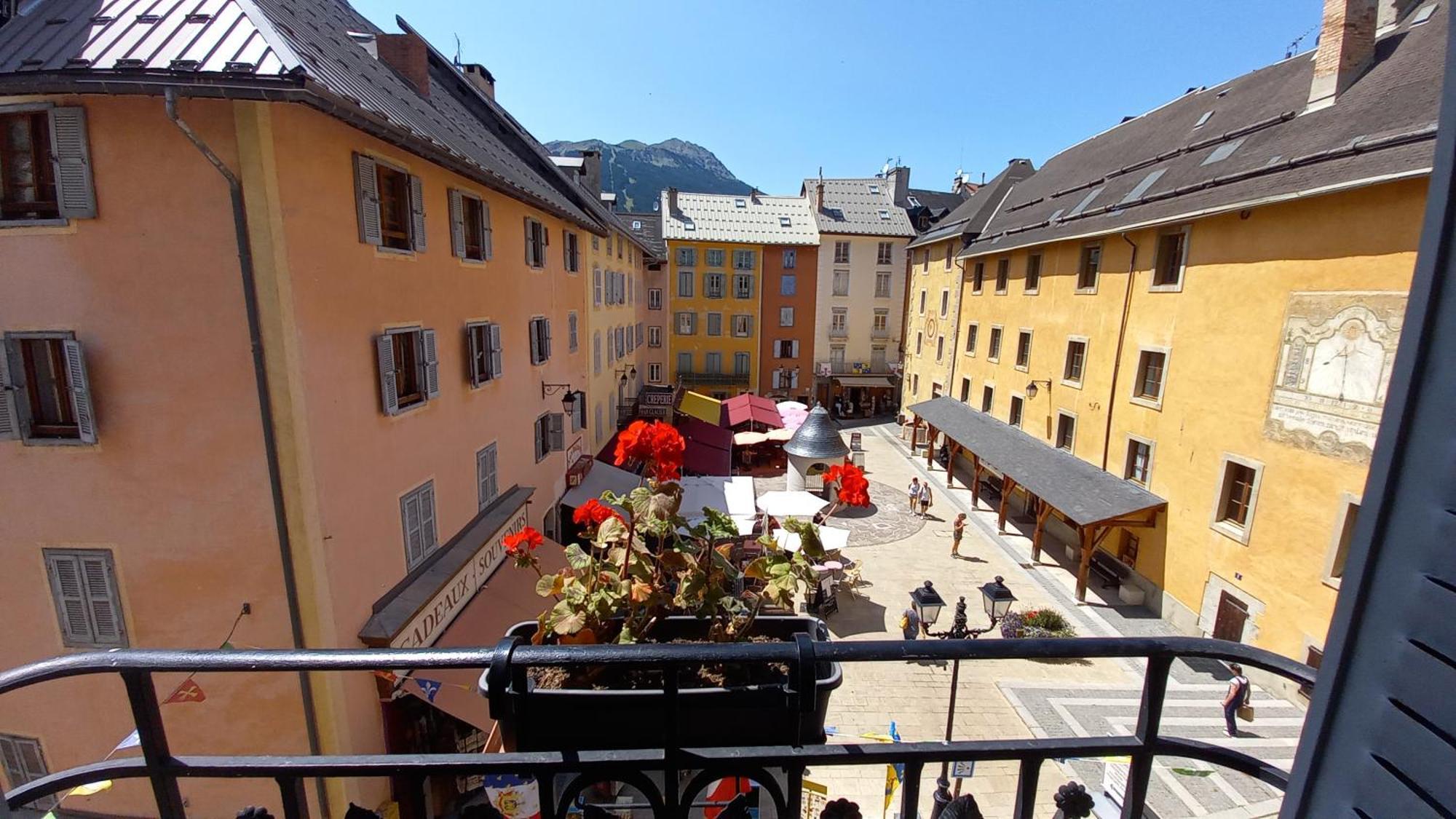 Appartement De Charme Le 1707 Au Coeur De La Cite Vauban Briancon  Luaran gambar